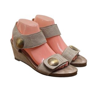 Taos Carousel 3 Beige Wedge Sandals Women’s Size EU 39 US 8.5-9 (HF33)